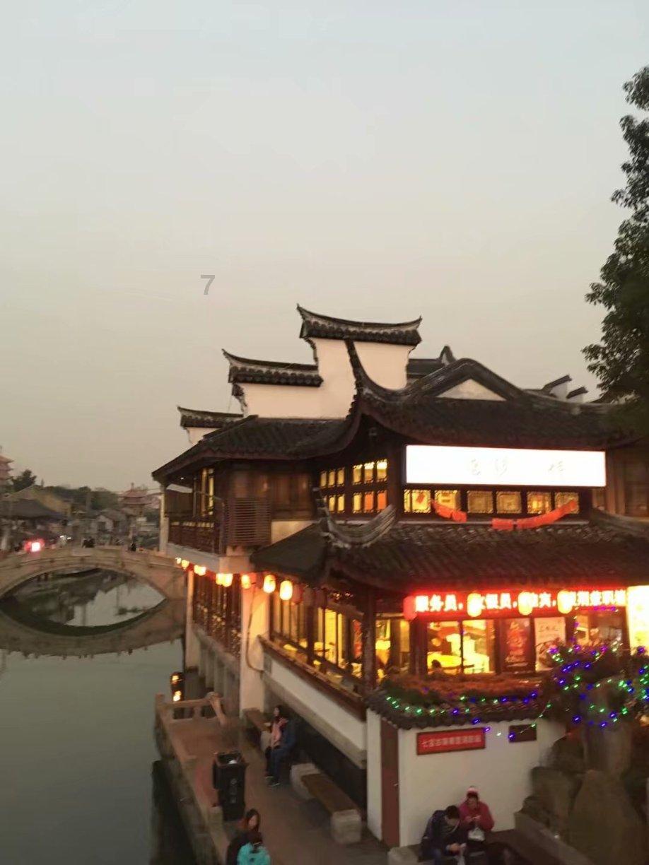 都说鱼子酱贵?俄罗斯这地方一日三餐都吃鱼子酱,吃不完的喂宠物